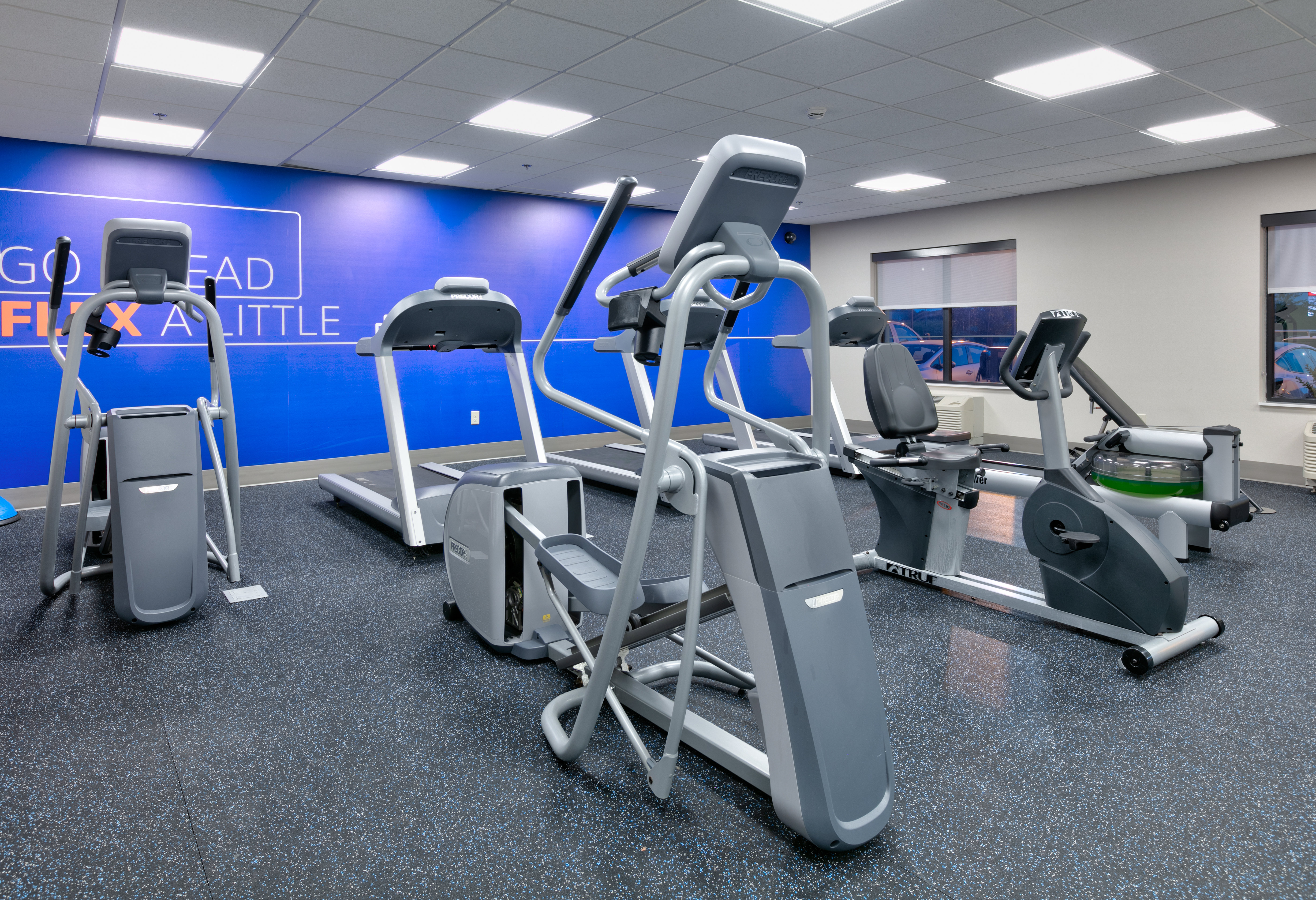 holiday inn express hotel and suites shakopee by ihg
