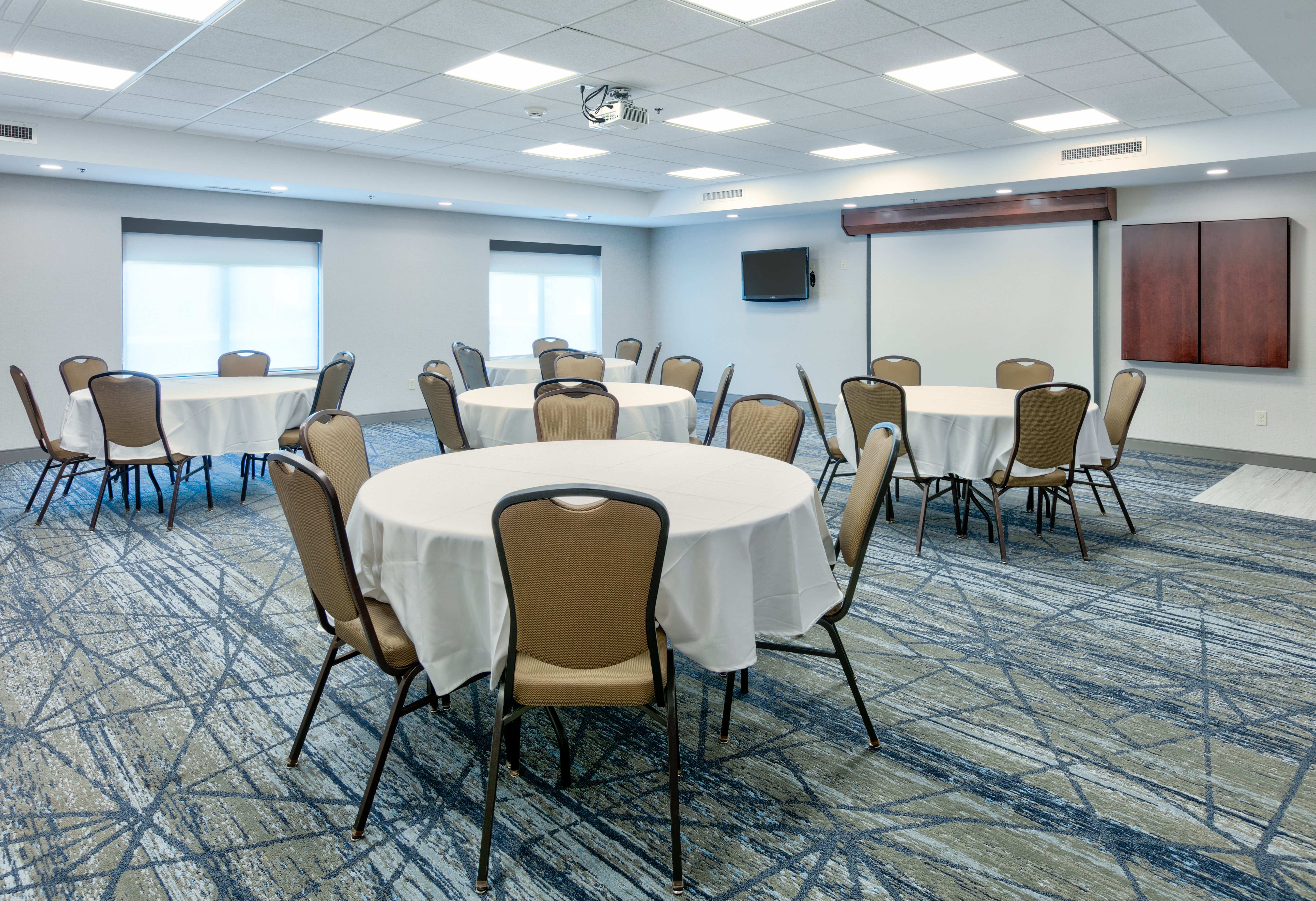 holiday inn express hotel and suites shakopee by ihg