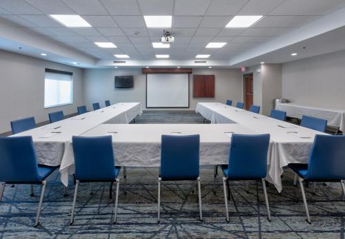 holiday inn express hotel and suites shakopee by ihg