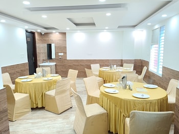 airport hotel shivaka inn
