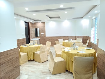 airport hotel shivaka inn