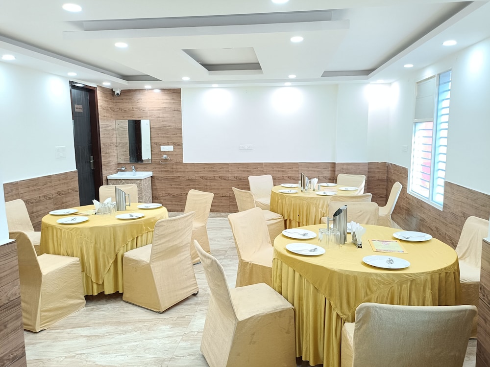 airport hotel shivaka inn