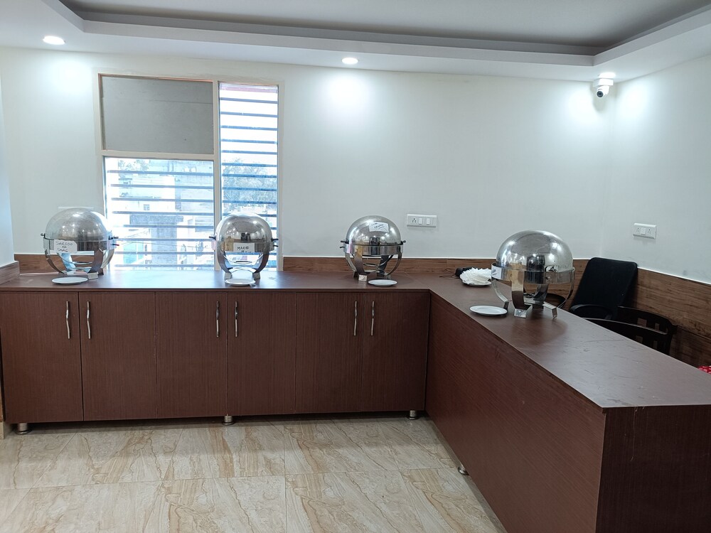 airport hotel shivaka inn