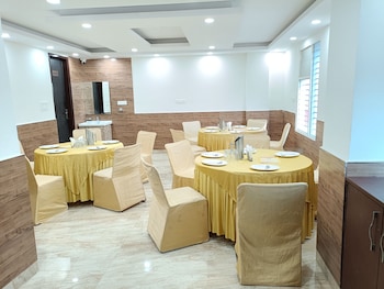 airport hotel shivaka inn