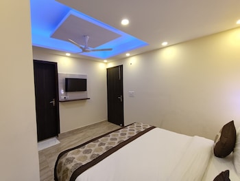 airport hotel shivaka inn