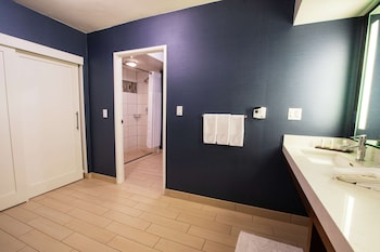 embassy suites by hilton scottsdale resort