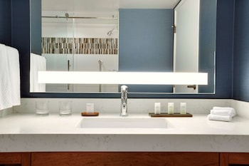 embassy suites by hilton scottsdale resort