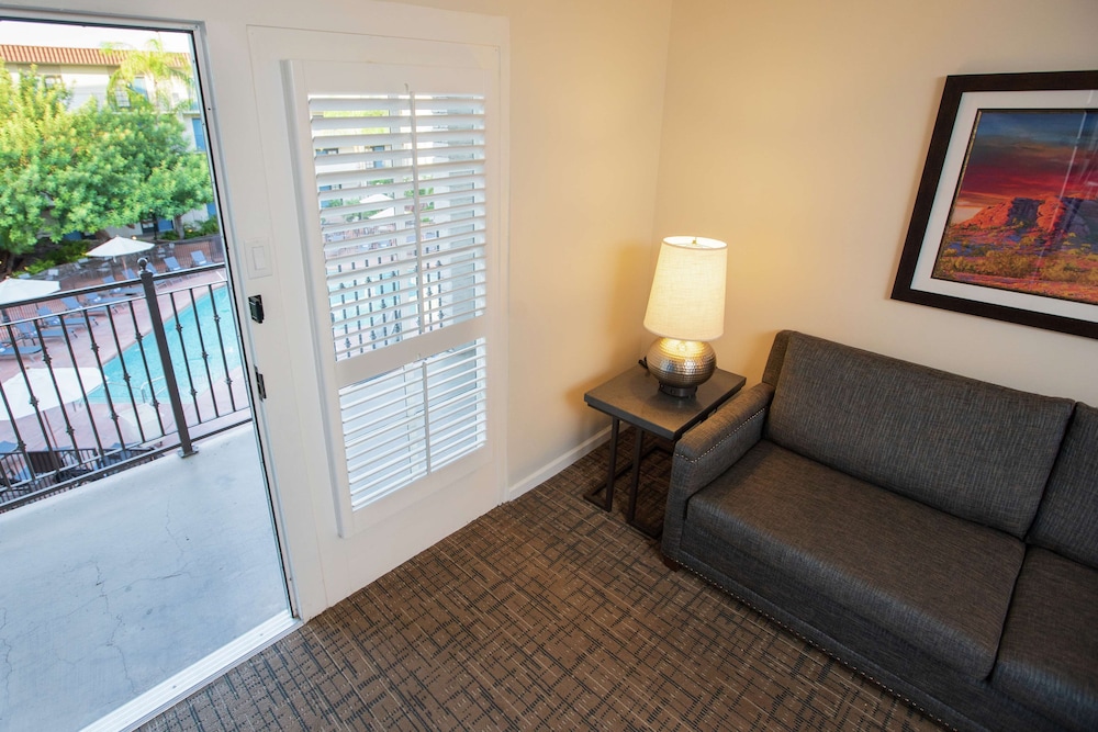 embassy suites by hilton scottsdale resort