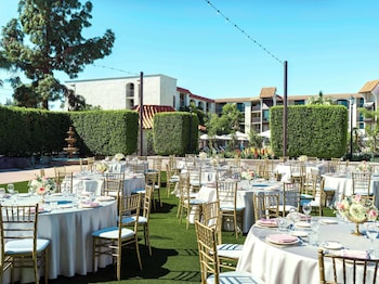 embassy suites by hilton scottsdale resort