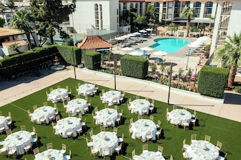 embassy suites by hilton scottsdale resort