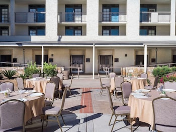 embassy suites by hilton scottsdale resort