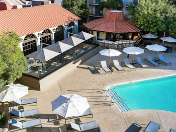 embassy suites by hilton scottsdale resort