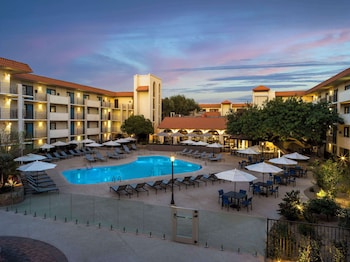 embassy suites by hilton scottsdale resort
