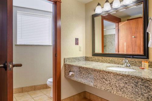 kathryn riverfront inn ascend hotel collection