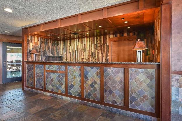 kathryn riverfront inn ascend hotel collection