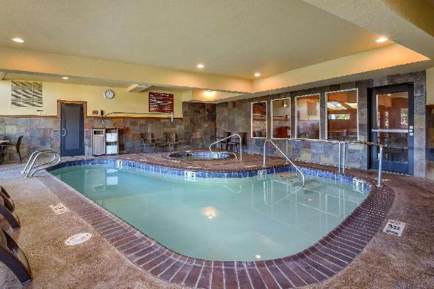 kathryn riverfront inn ascend hotel collection