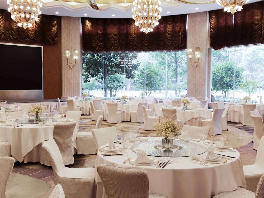 pullman shanghai central in xintiandi and yu garden area