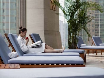 pullman shanghai central in xintiandi and yu garden area
