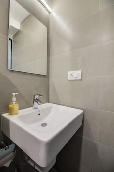 housemate hotels