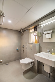 housemate hotels
