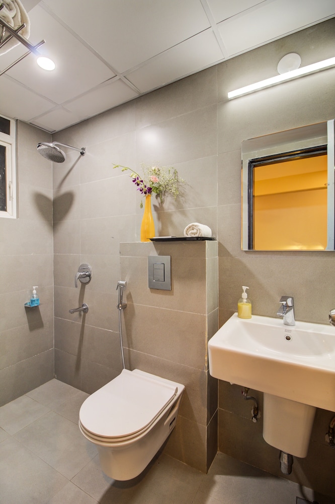 housemate hotels
