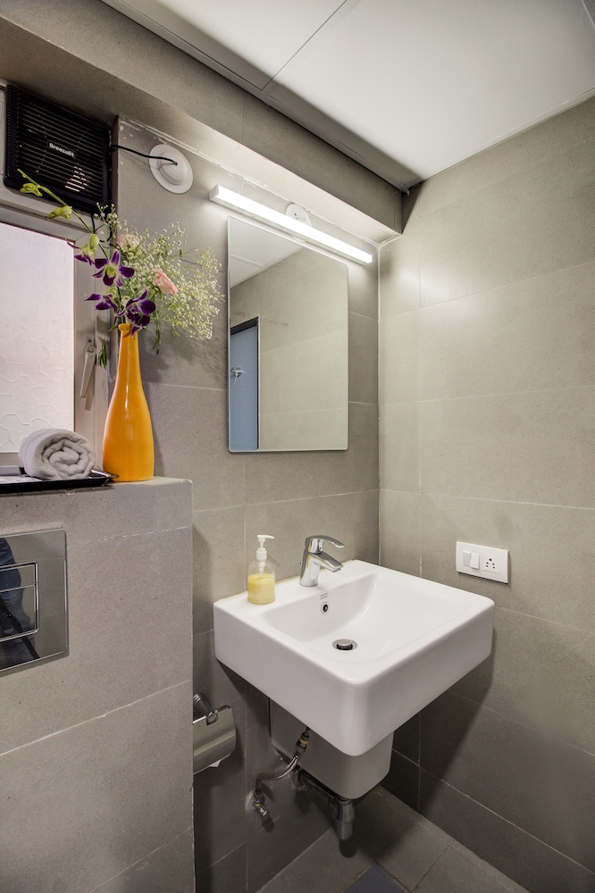 housemate hotels