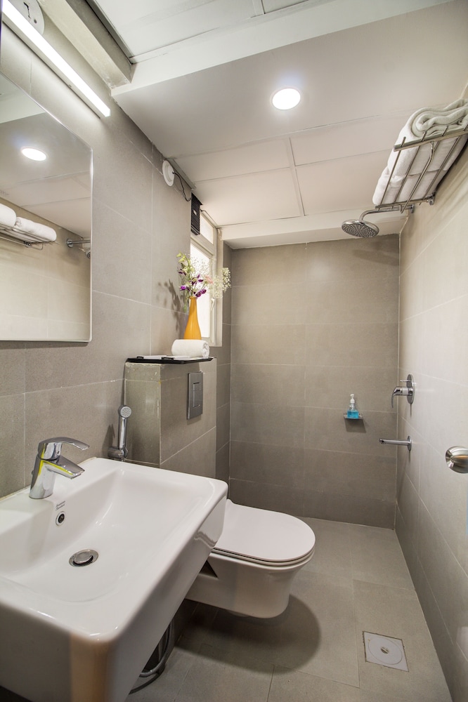 housemate hotels