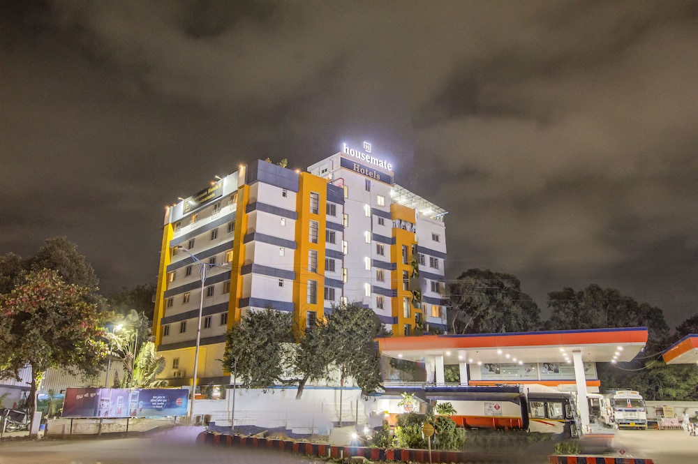 housemate hotels