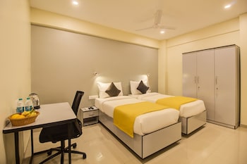 housemate hotels