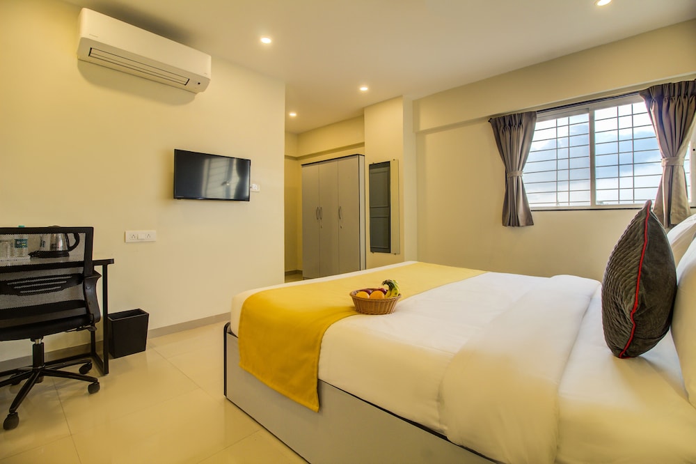 housemate hotels
