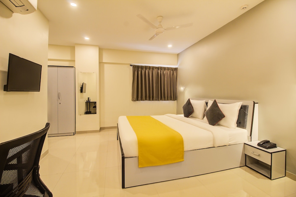housemate hotels