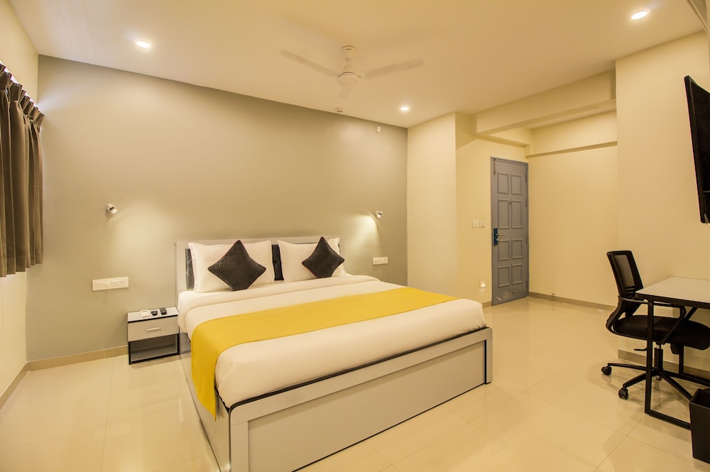 housemate hotels
