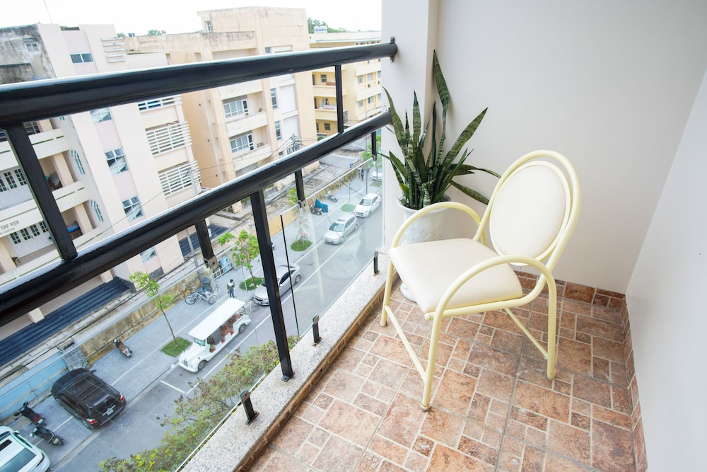 dmz hotel