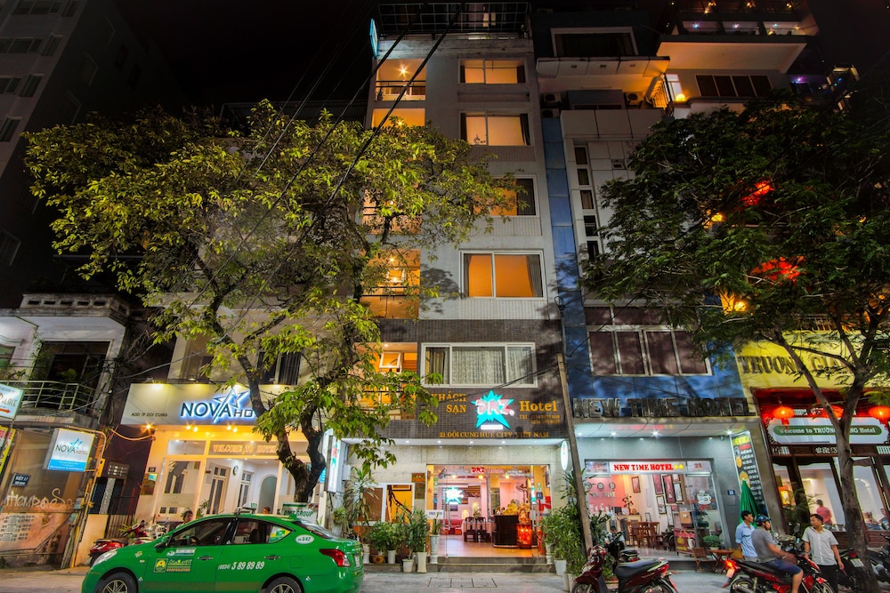 dmz hotel