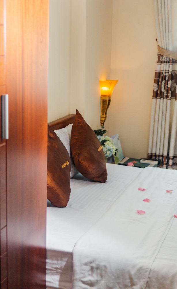 dmz hotel