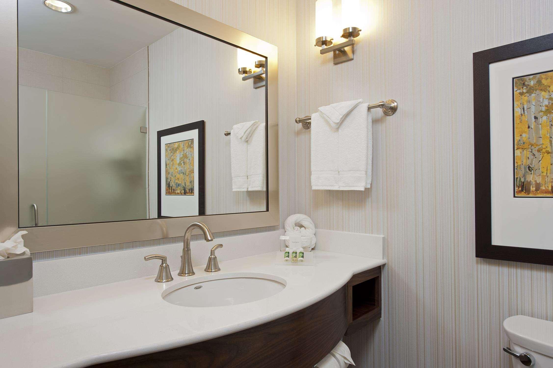hilton garden inn indianapolis downtown