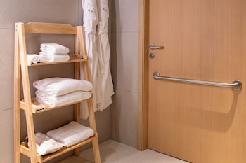 aki hong kong mgallery