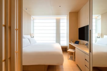 aki hong kong mgallery