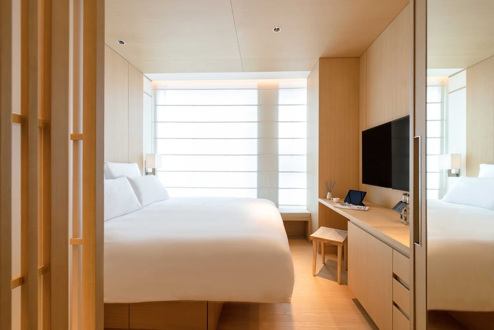 aki hong kong mgallery