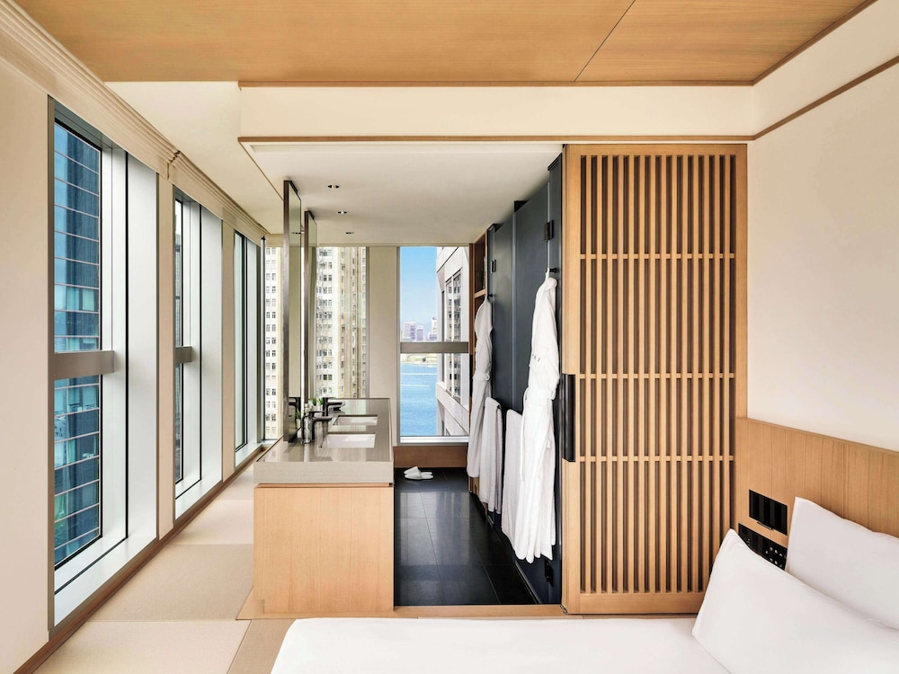 aki hong kong mgallery