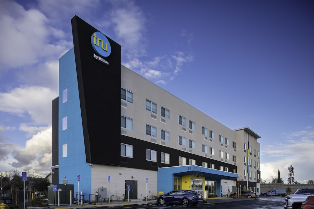 tru by hilton manteca