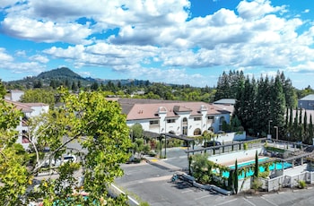 the lodge at healdsburg tapestry collection by hilton