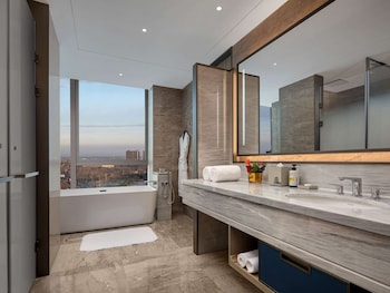 pullman huaian falcon hotel