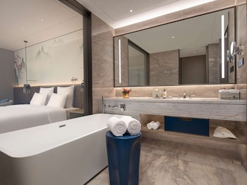 pullman huaian falcon hotel