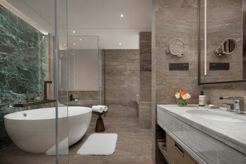 pullman huaian falcon hotel