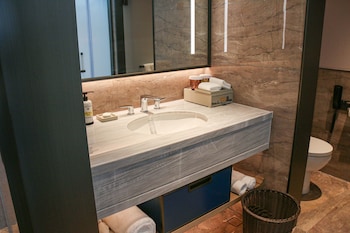 pullman huaian falcon hotel