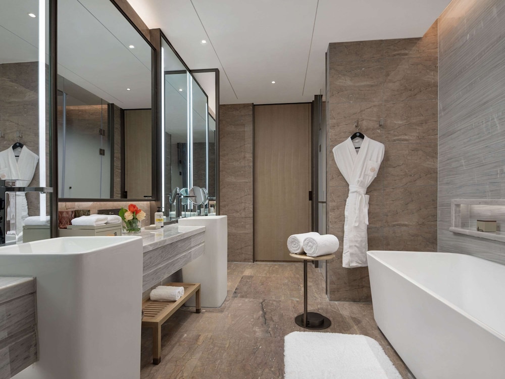 pullman huaian falcon hotel