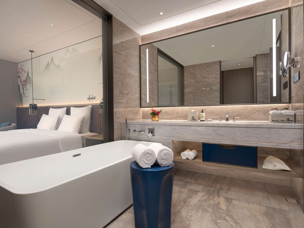 pullman huaian falcon hotel