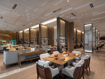 pullman huaian falcon hotel