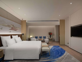 pullman huaian falcon hotel